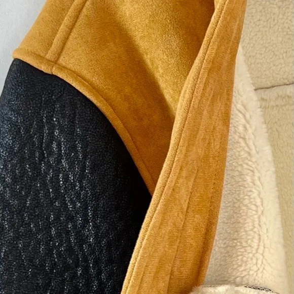 NWT - [Blank NYC] Women’s Varsity Jacket Faux Suede Bomber, Size M - Picture 5 of 11